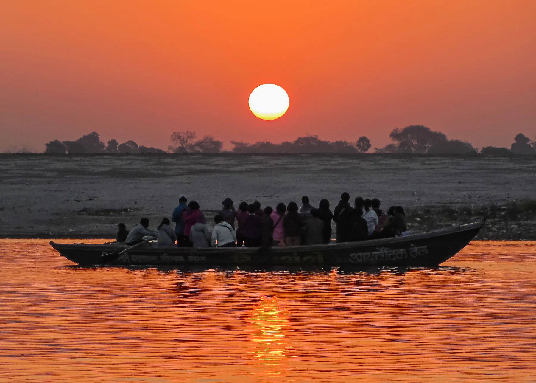 Sunrise boat scene on the Ganges